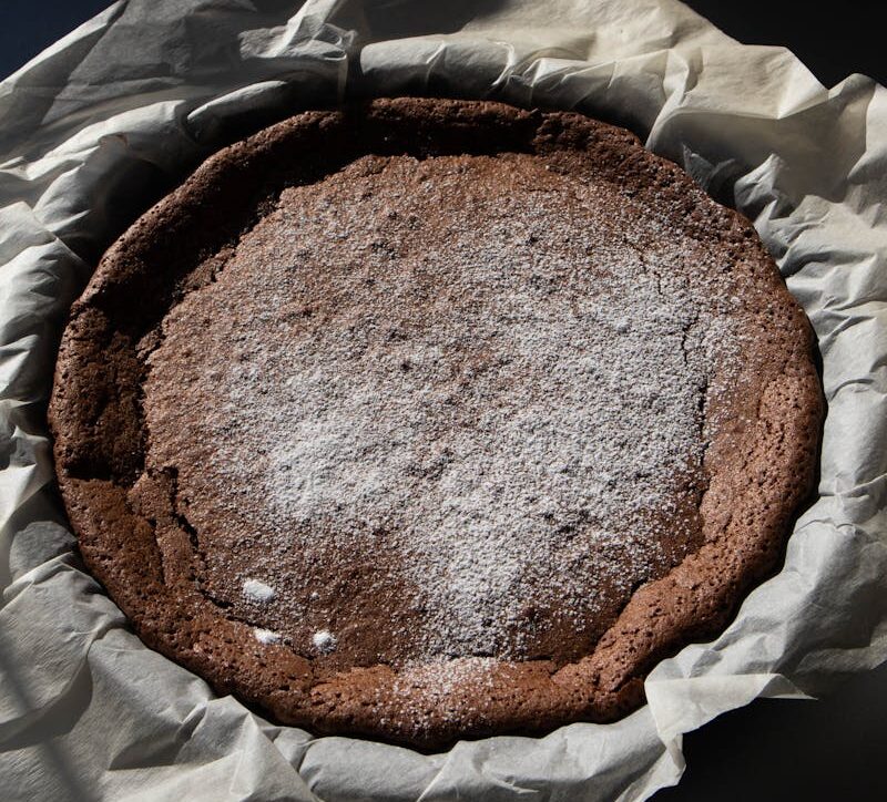 Kladdkaka med brynt smör av Zack Aujalay.